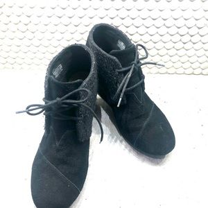 Tom’s wedge dress shoe